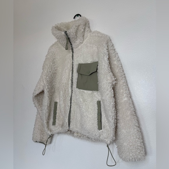 Abercrombie & Fitch White w/Green Fuzzy Winter Jacket | Size L - Picture 3 of 9